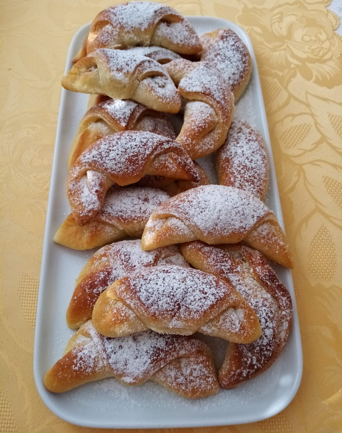 Quark Crescents